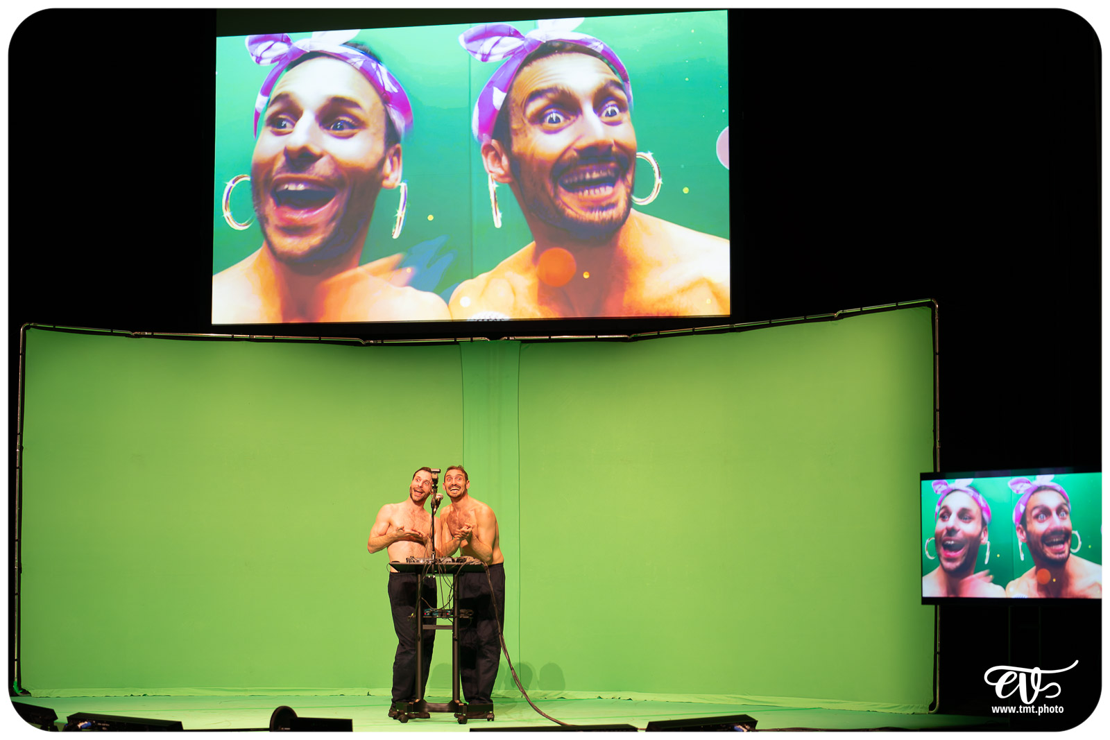 DYSTOPIA (UN POYO ROYO)